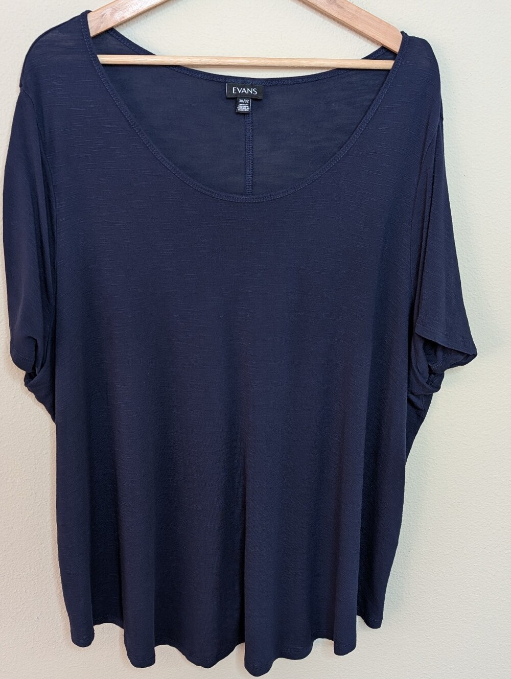 Evans Navy Blue Scoop Neck Tee Size 30/32